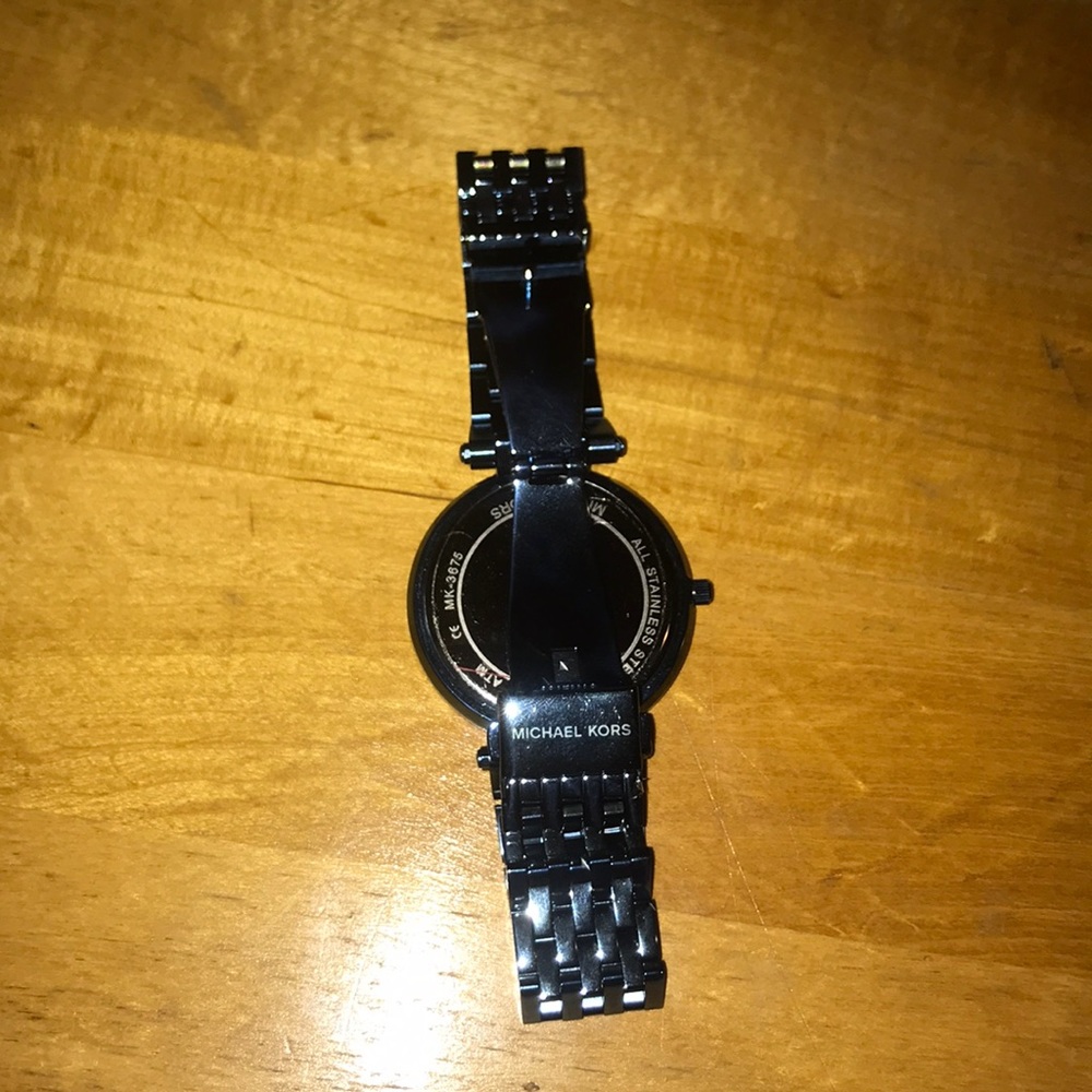 Micheal Kors - Picture 3 of 3